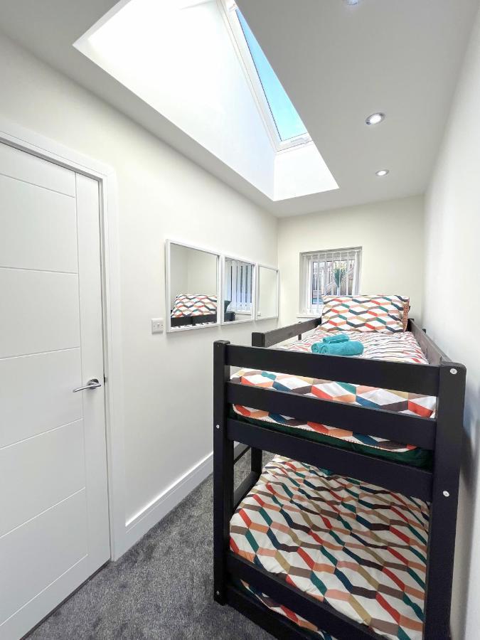 Luxury Property With Hot Tub And Sea Views Oystermouth Esterno foto
