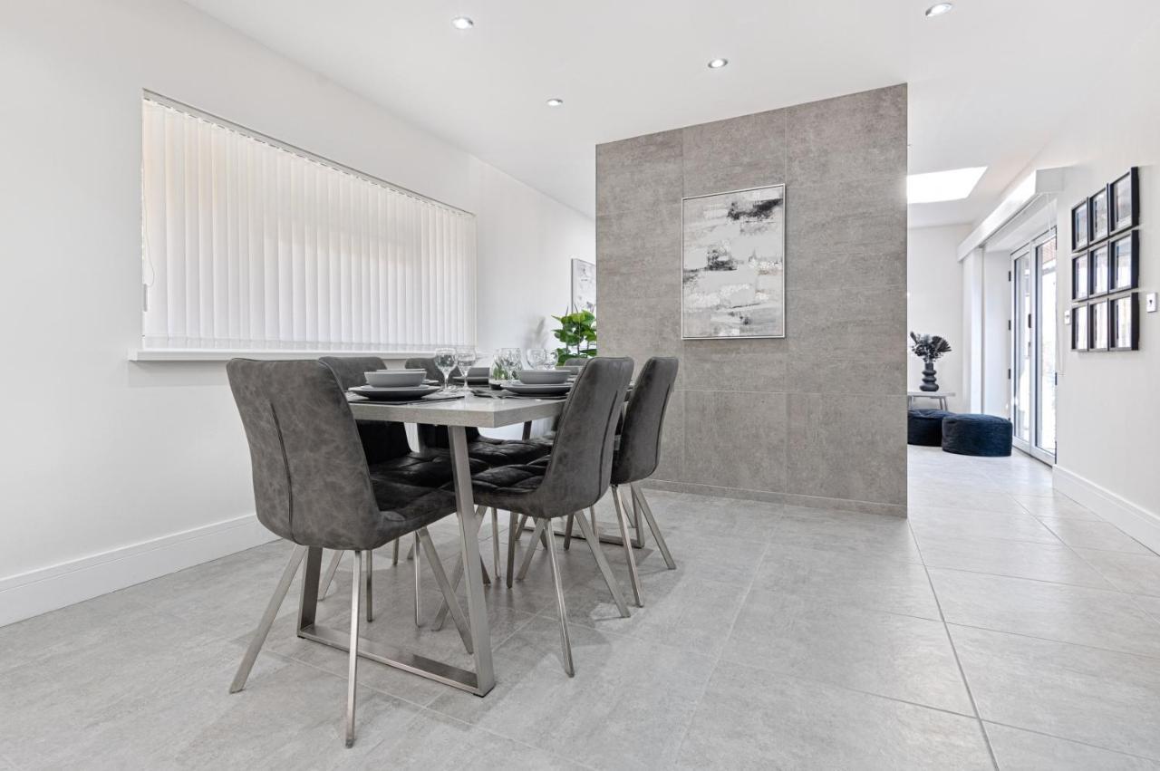 Luxury Property With Hot Tub And Sea Views Oystermouth Esterno foto