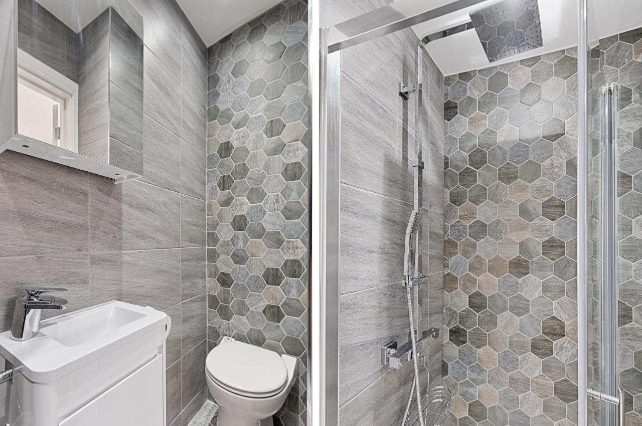 Luxury Property With Hot Tub And Sea Views Oystermouth Esterno foto