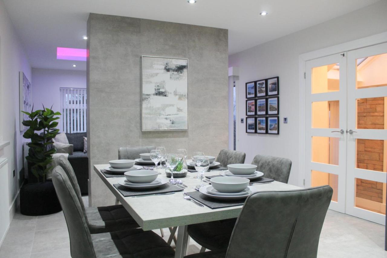 Luxury Property With Hot Tub And Sea Views Oystermouth Esterno foto