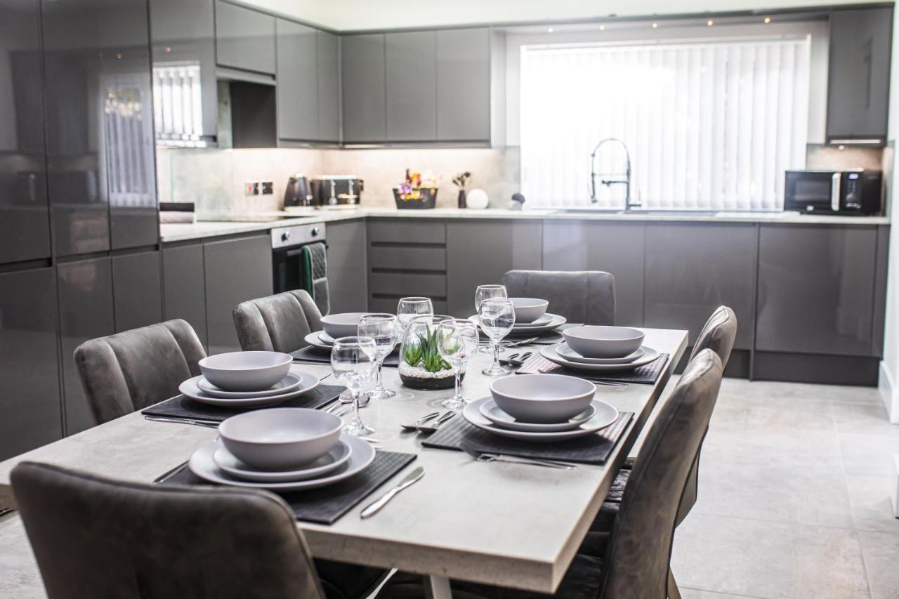 Luxury Property With Hot Tub And Sea Views Oystermouth Esterno foto