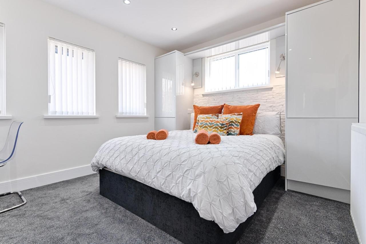 Luxury Property With Hot Tub And Sea Views Oystermouth Esterno foto