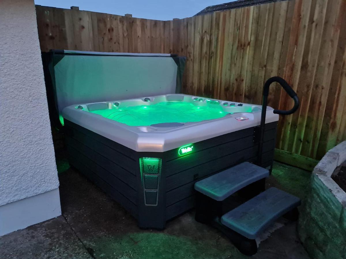 Luxury Property With Hot Tub And Sea Views Oystermouth Esterno foto
