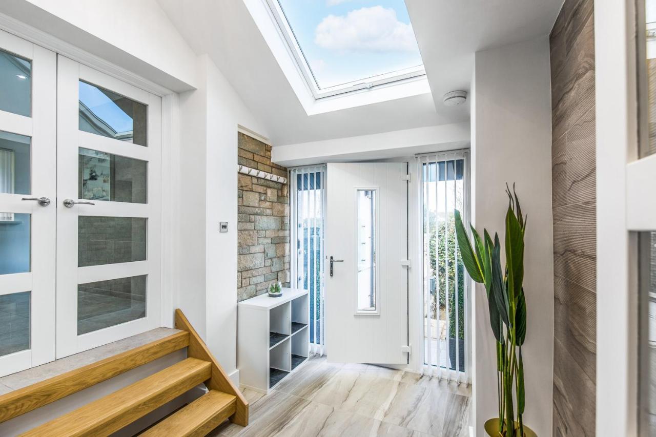 Luxury Property With Hot Tub And Sea Views Oystermouth Esterno foto