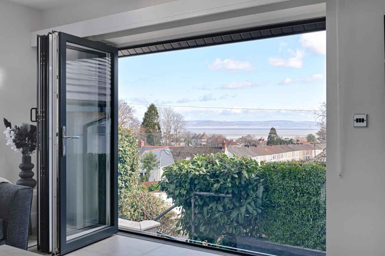 Luxury Property With Hot Tub And Sea Views Oystermouth Esterno foto