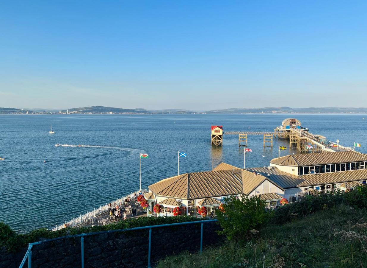 Luxury Property With Hot Tub And Sea Views Oystermouth Esterno foto