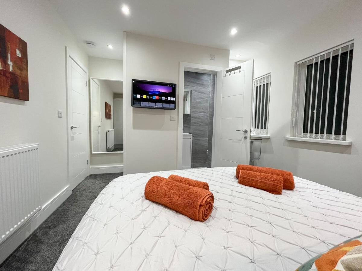 Luxury Property With Hot Tub And Sea Views Oystermouth Esterno foto