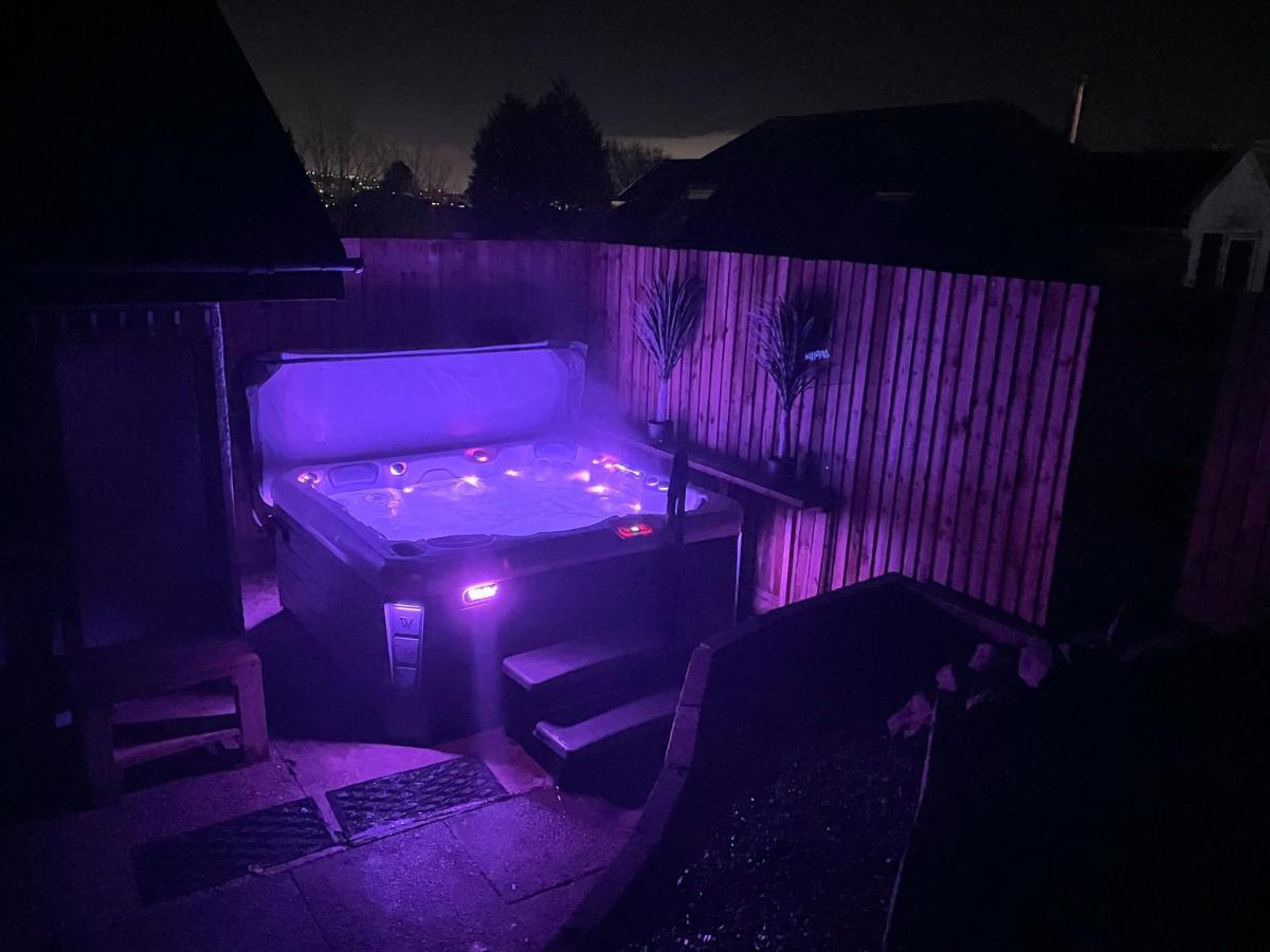 Luxury Property With Hot Tub And Sea Views Oystermouth Esterno foto