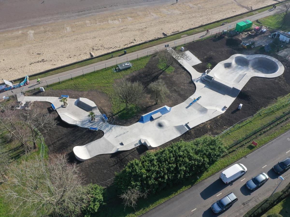 Luxury Property With Hot Tub And Sea Views Oystermouth Esterno foto
