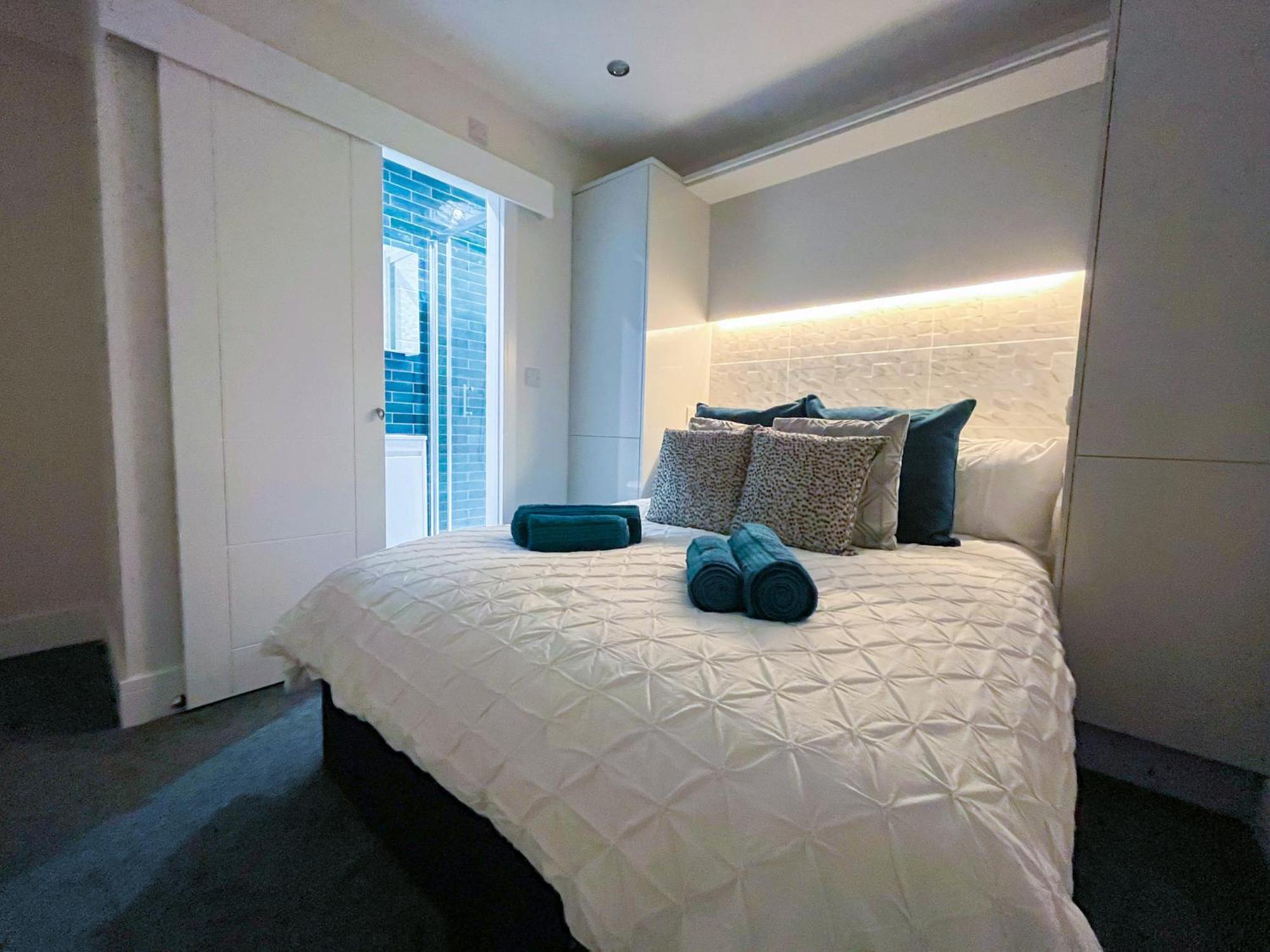 Luxury Property With Hot Tub And Sea Views Oystermouth Esterno foto
