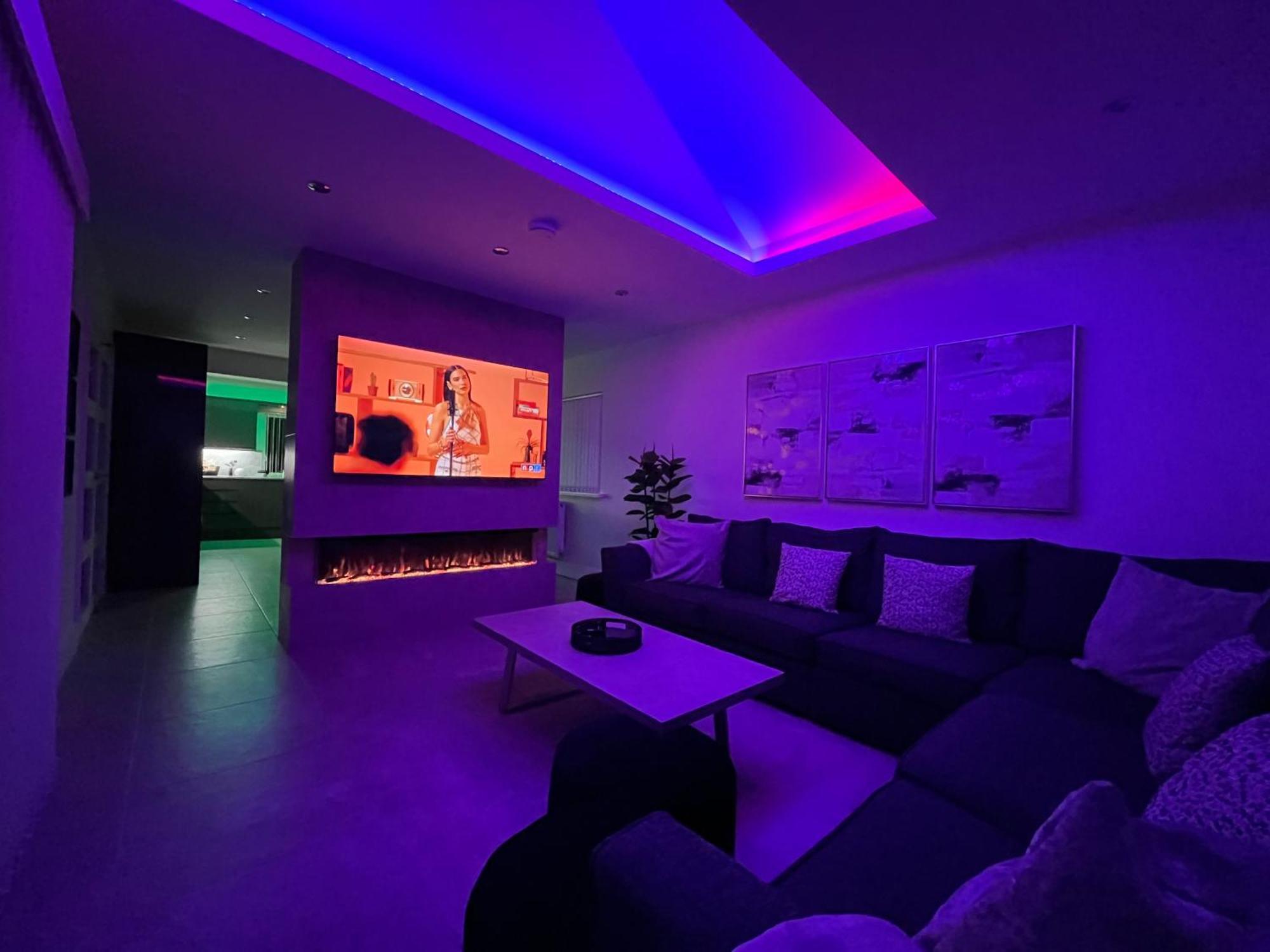 Luxury Property With Hot Tub And Sea Views Oystermouth Esterno foto
